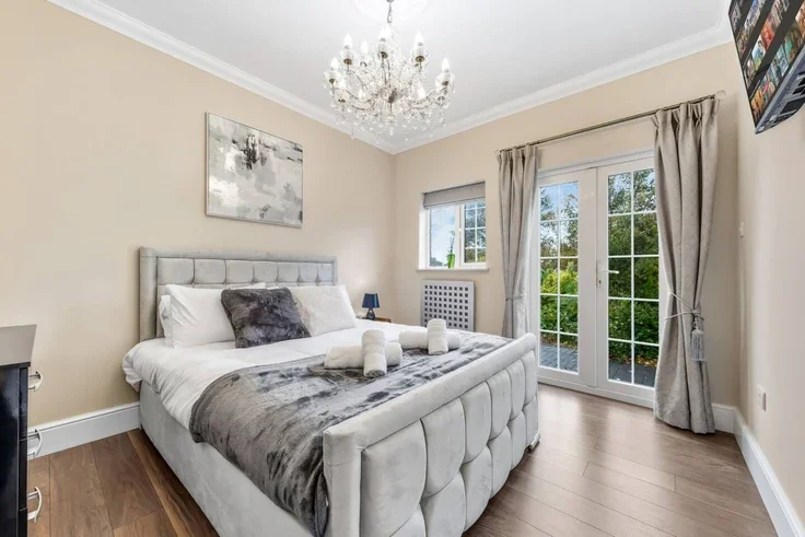 House Courtlands Close in Watford