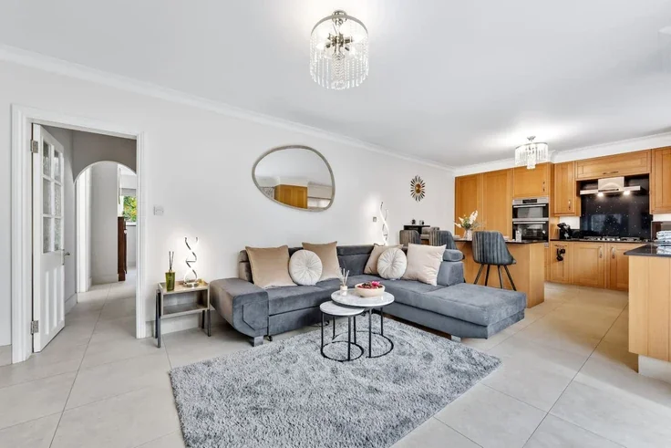 House Courtlands Close in Watford