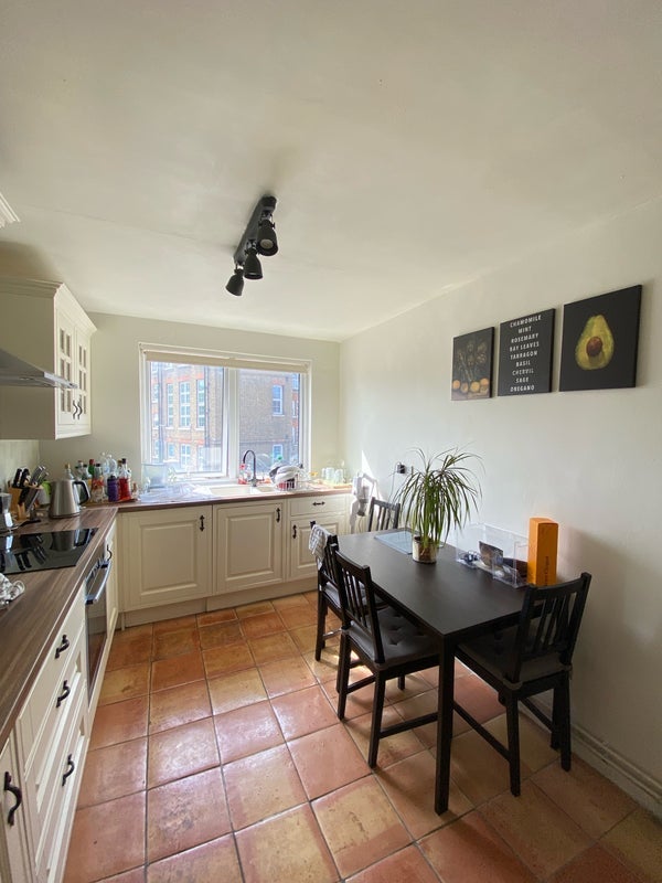 Room Devons Road in Greater London