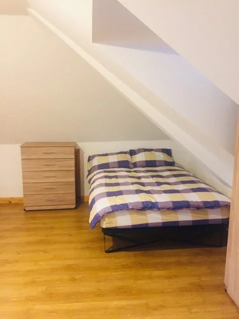 Flat Highfield Road in Greater London