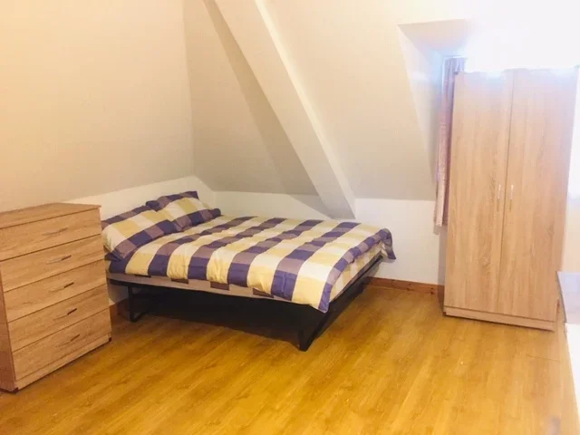 Flat Highfield Road in Greater London