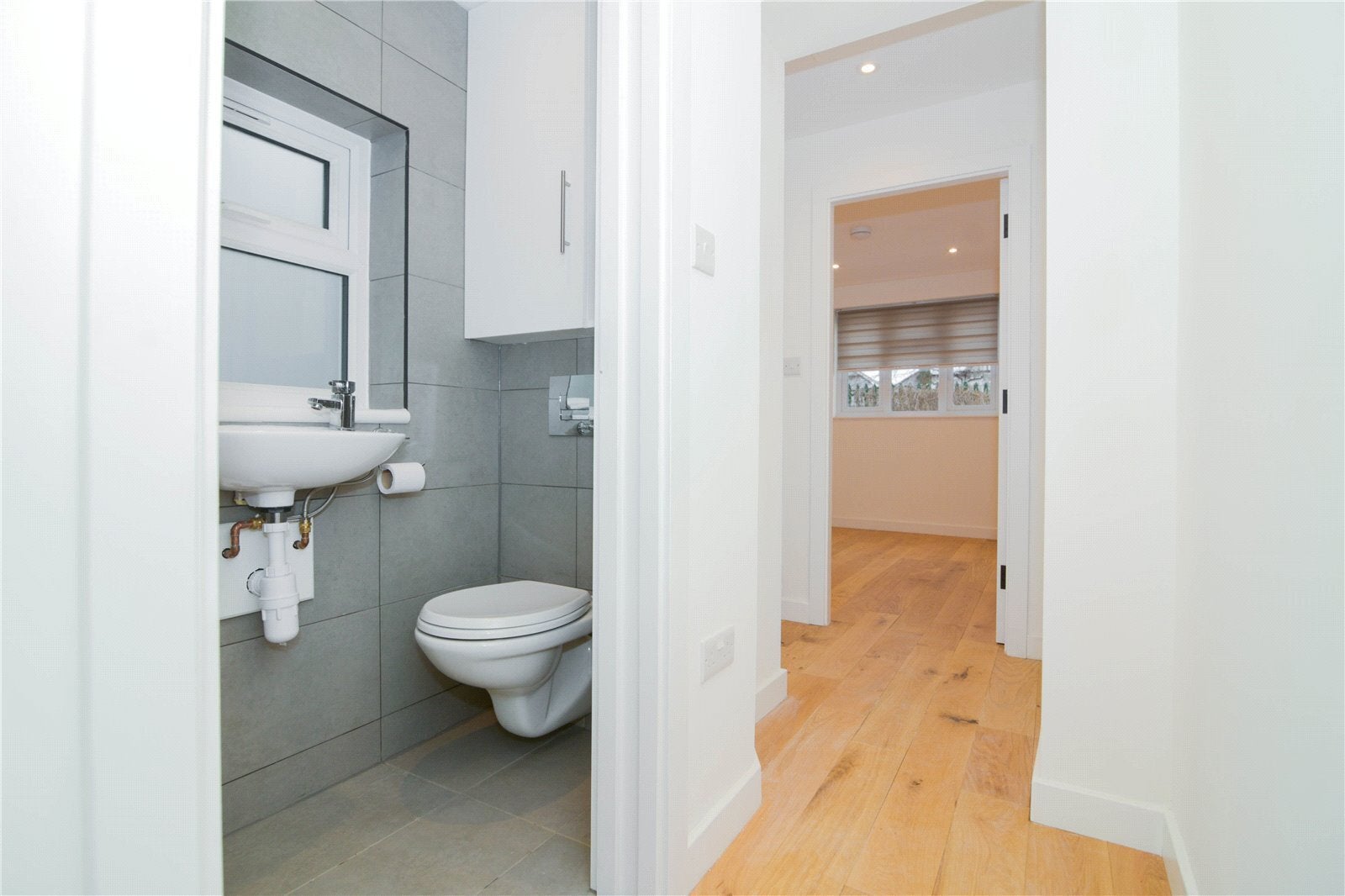 Flat Sandycombe Road in Greater London
