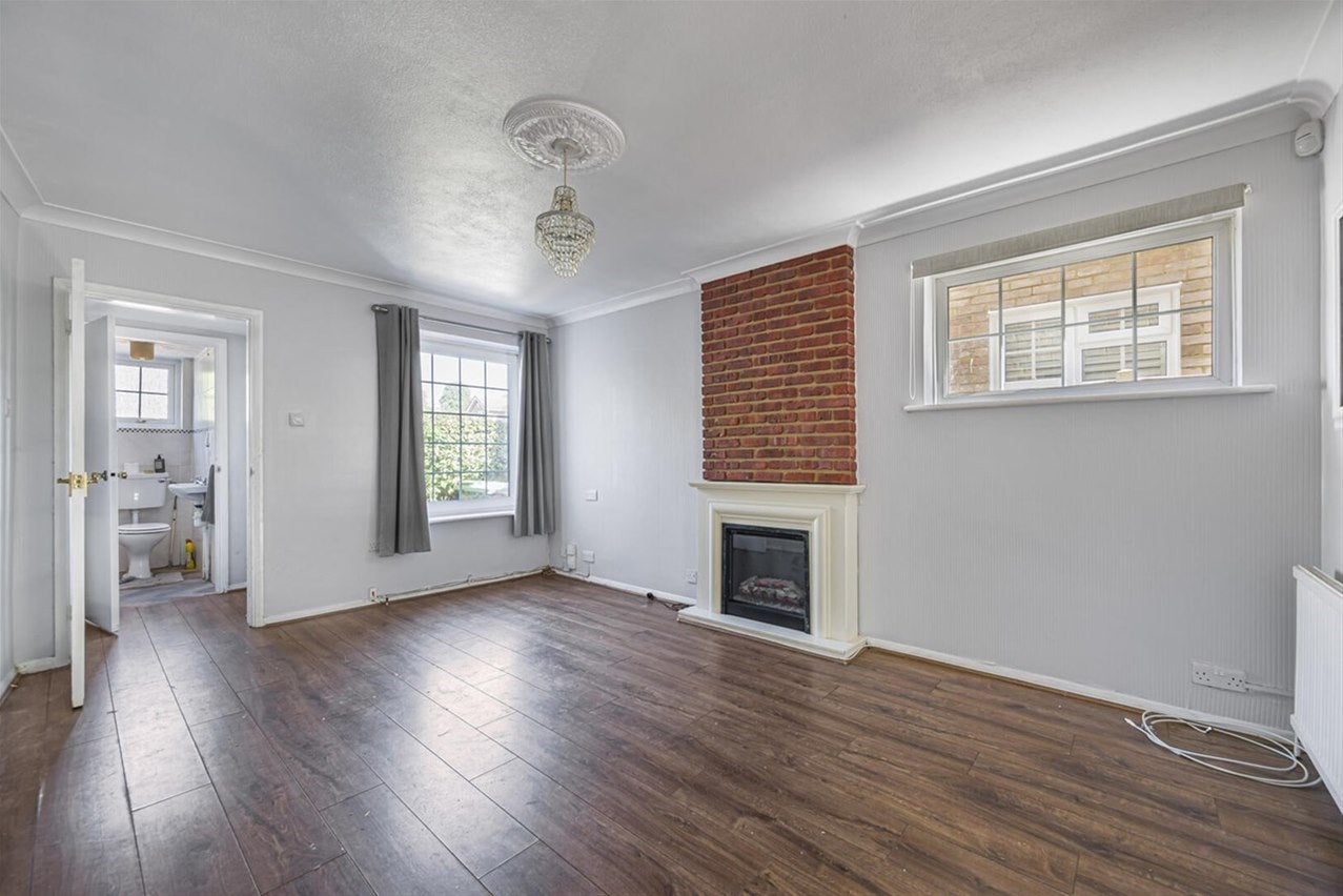 House Staple Close in Greater London