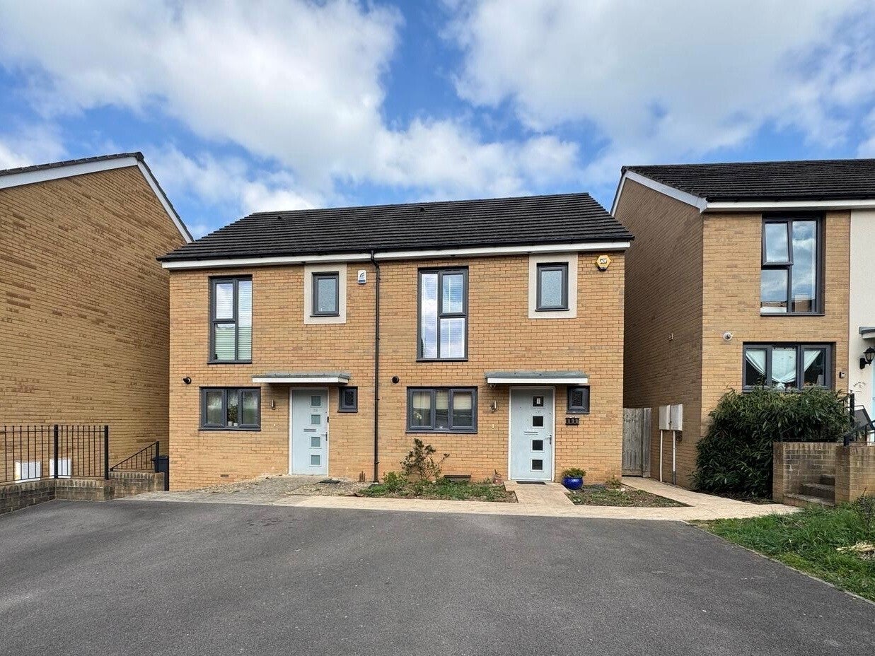 House Acorn Drive in Bristol