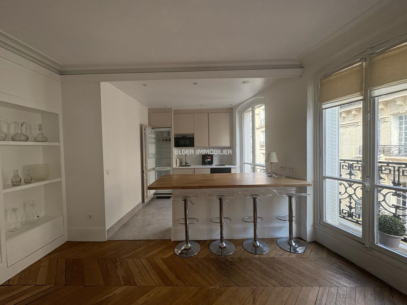 Flat Rue Chalgrin in Paris