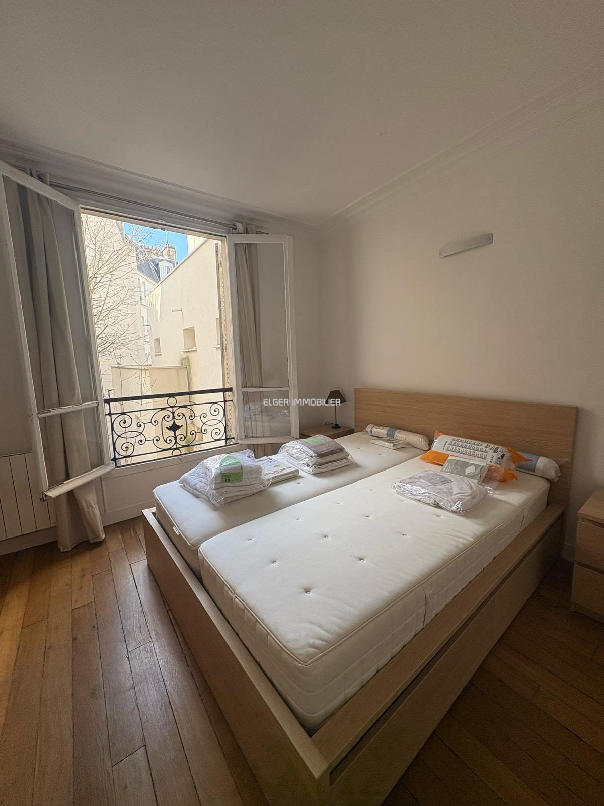 Flat Rue Chalgrin in Paris