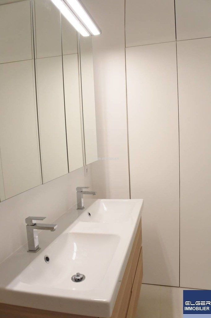 Flat Rue Chalgrin in Paris