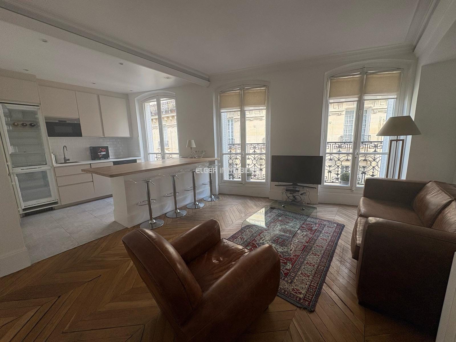 Flat Rue Chalgrin in Paris