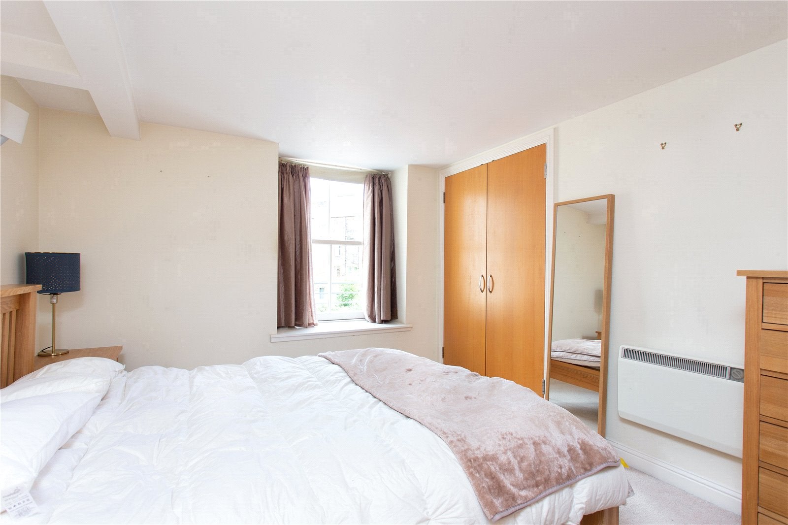 Flat Hermand Crescent in City of Edinburgh