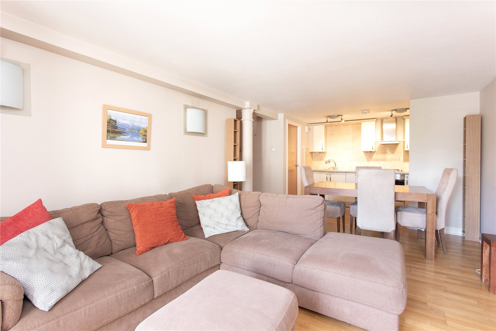 Flat Hermand Crescent in City of Edinburgh