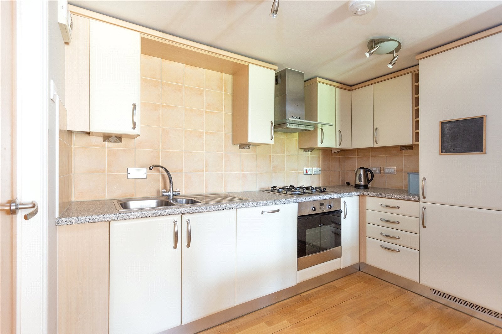 Flat Hermand Crescent in City of Edinburgh