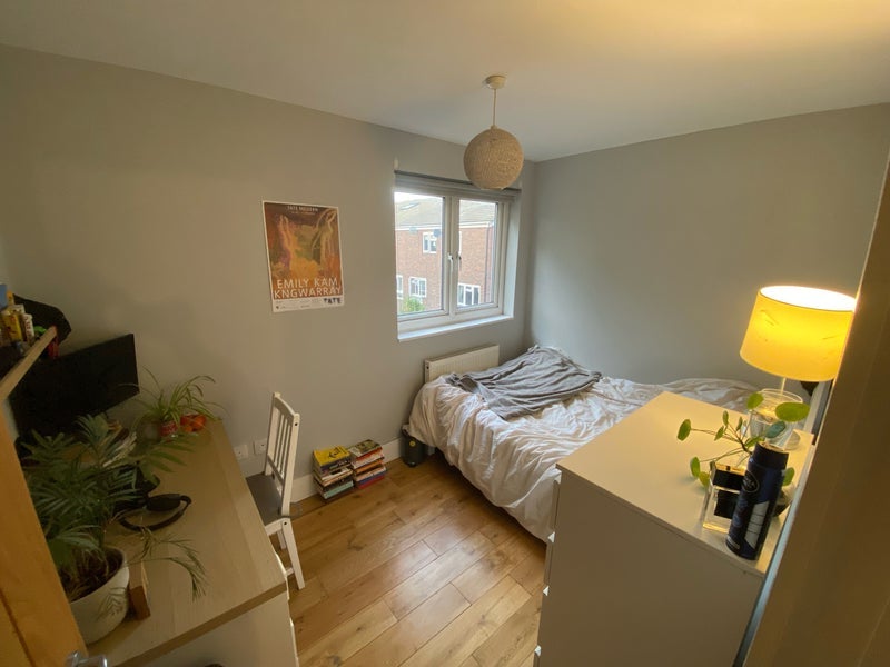 Room Godwin Close in Greater London