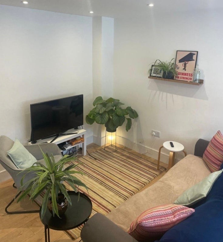 Room Godwin Close in Greater London