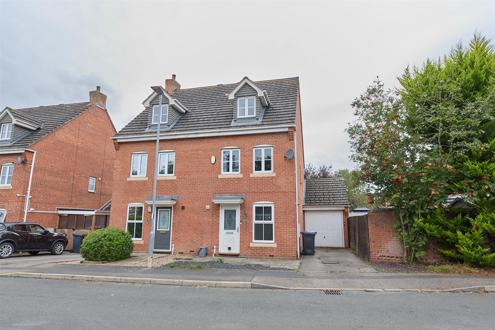 House Russett Close in Hinckley and Bosworth