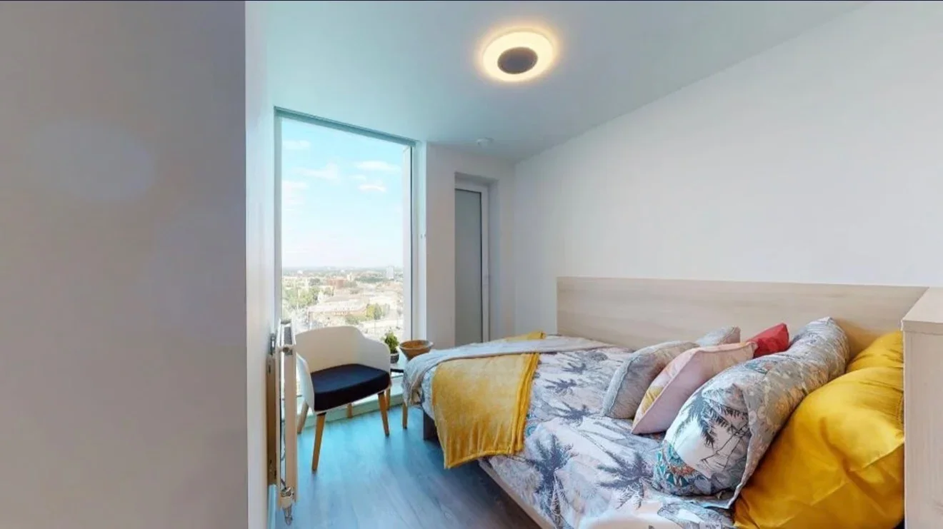 Room Lett Road in Greater London