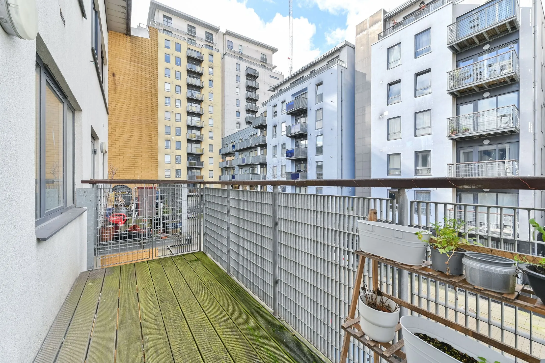 Flat Claremont Street in Greater London