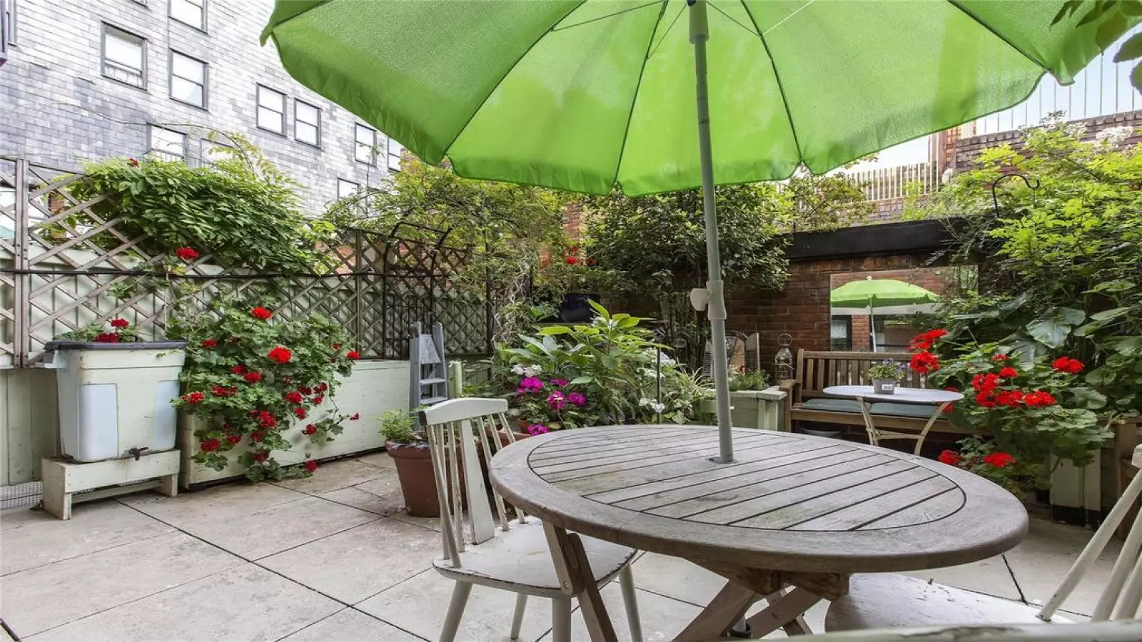 Room Moreton Street in City of Westminster