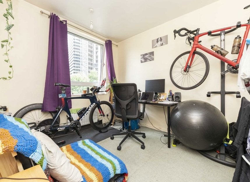 Flat Westferry Road in Greater London