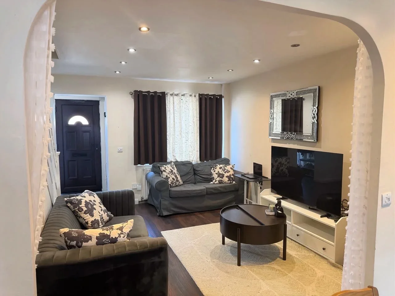 House Shearwood Crescent in Greater London