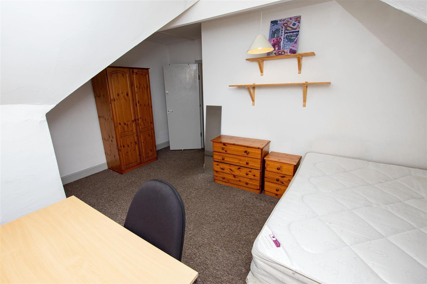 Flat Raddlebarn Road in Birmingham