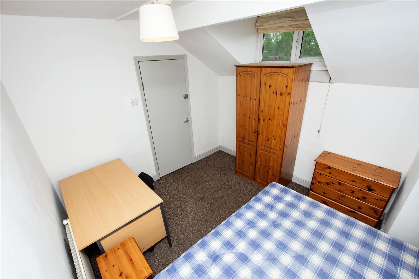 Flat Raddlebarn Road in Birmingham
