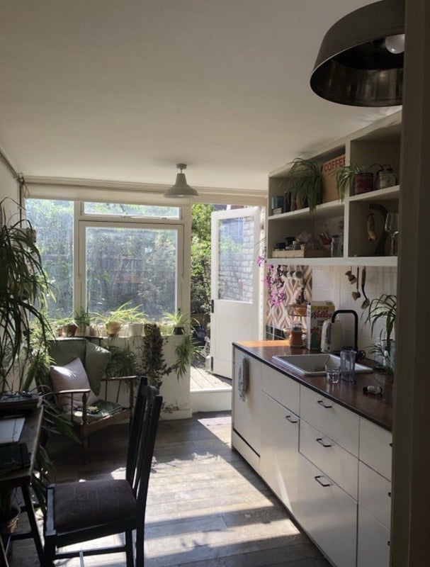 Room Moorland Road in Greater London