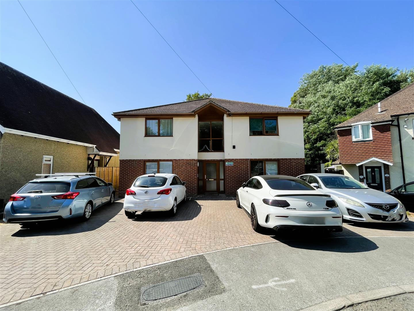 Flat Sunningdale Gardens in Southampton