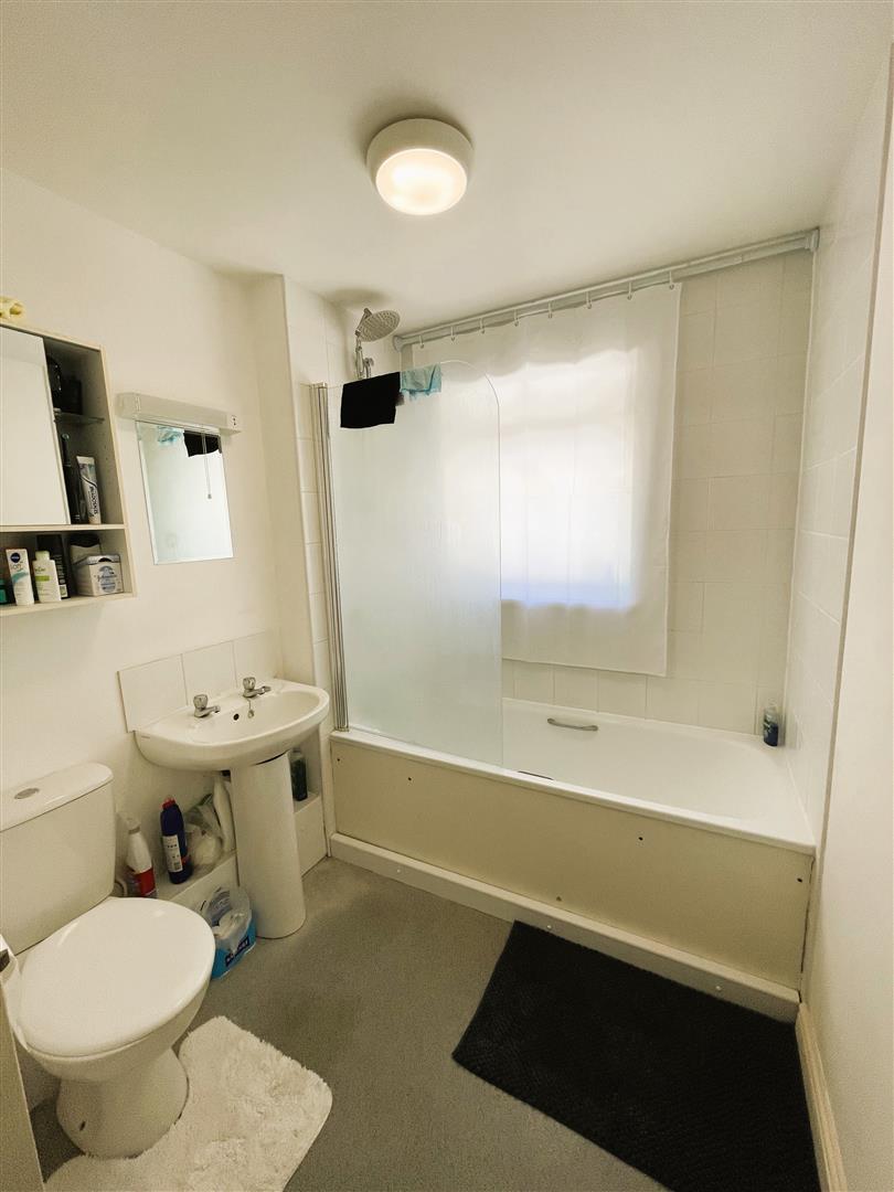 Flat Sunningdale Gardens in Southampton