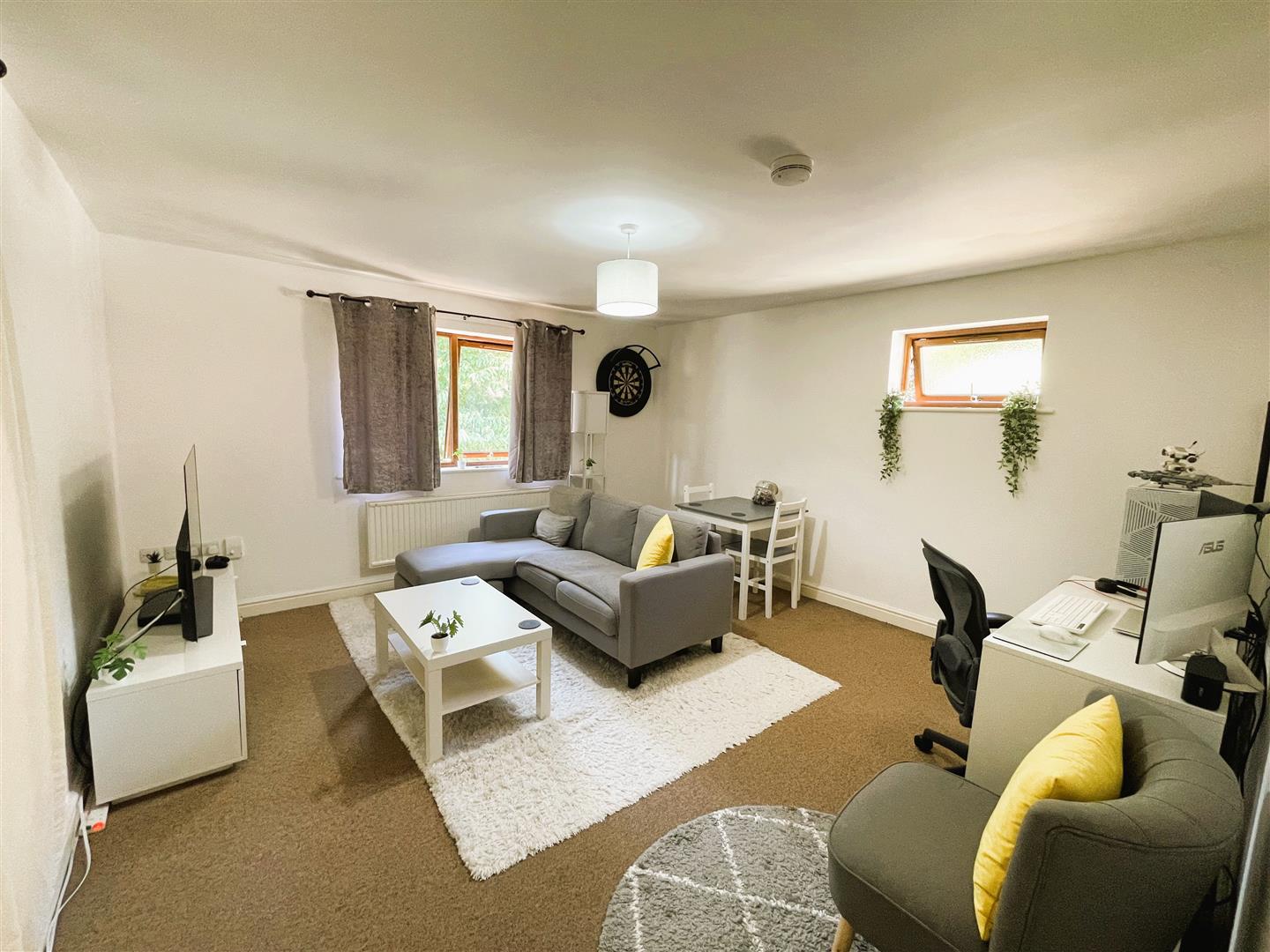 Flat Sunningdale Gardens in Southampton