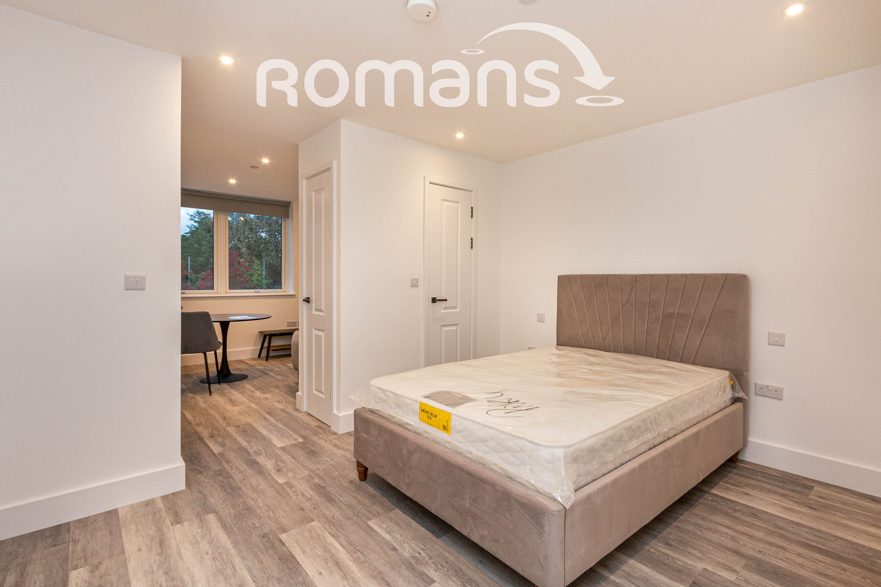 Flat Lyon Way in Camberley