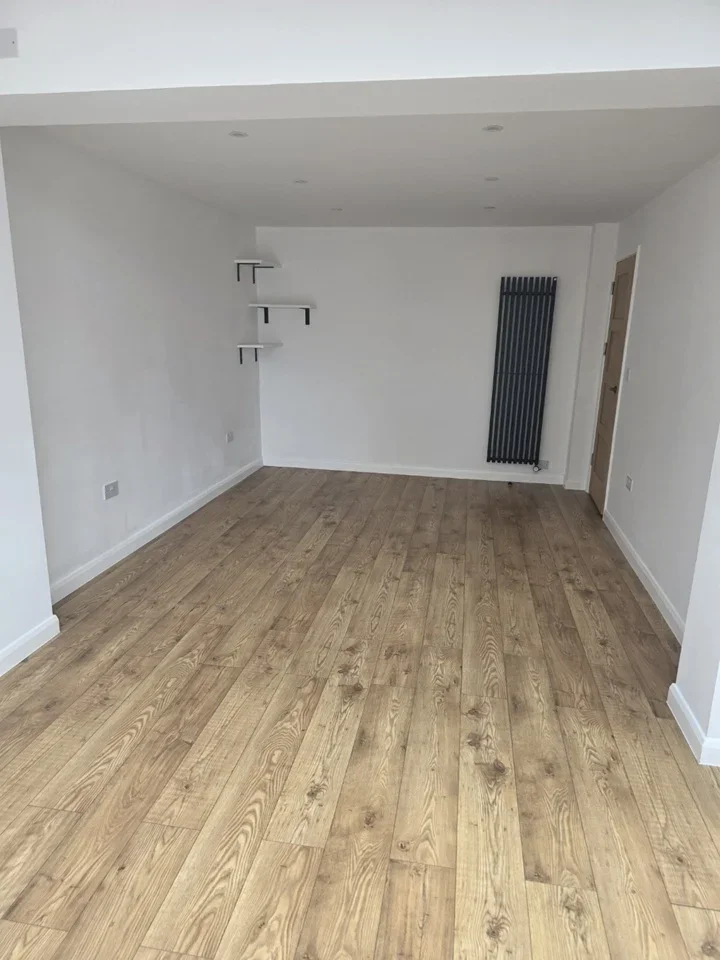 Flat Clyfford Road in Greater London