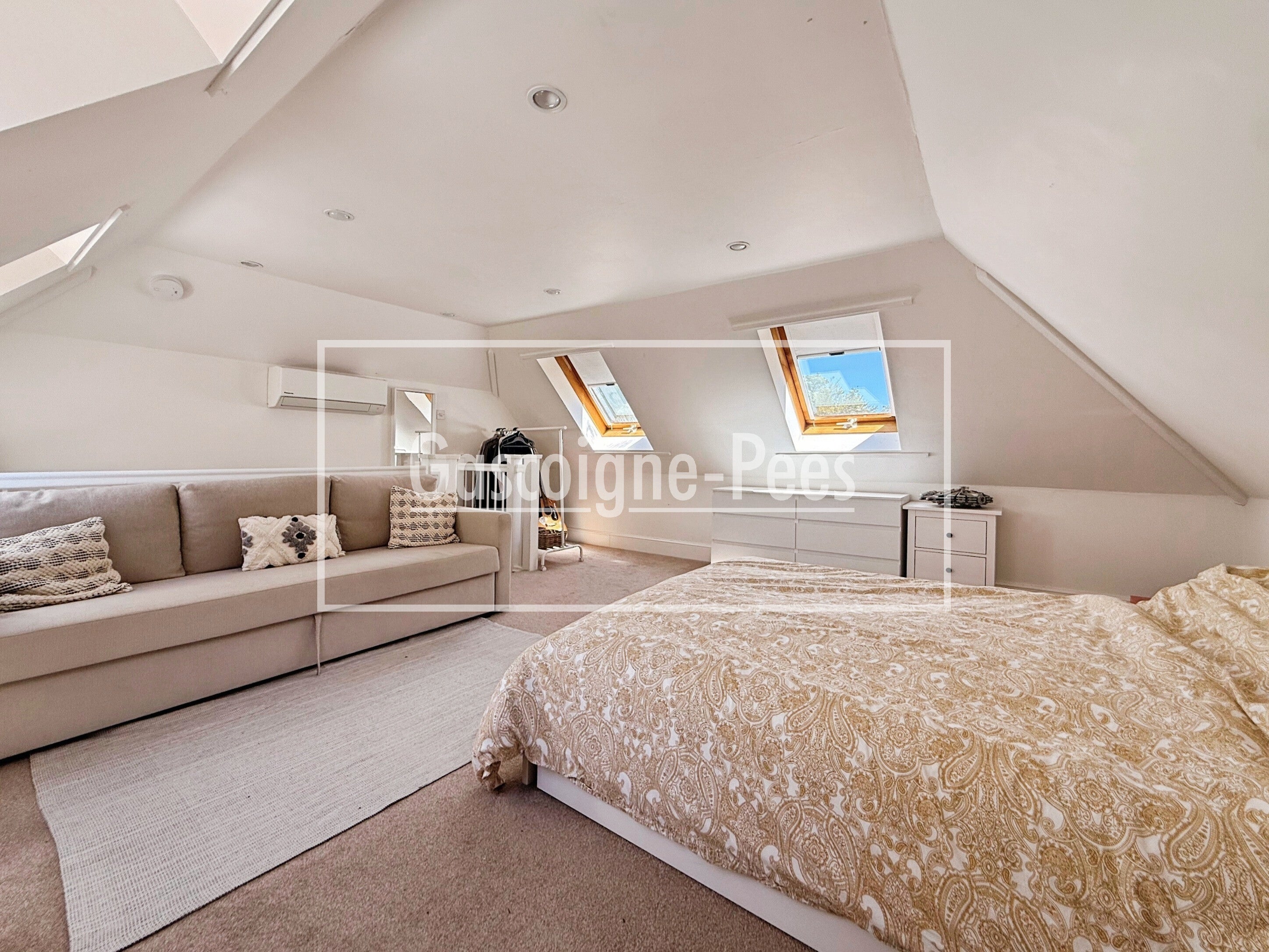 Flat Petworth Road in Waverley