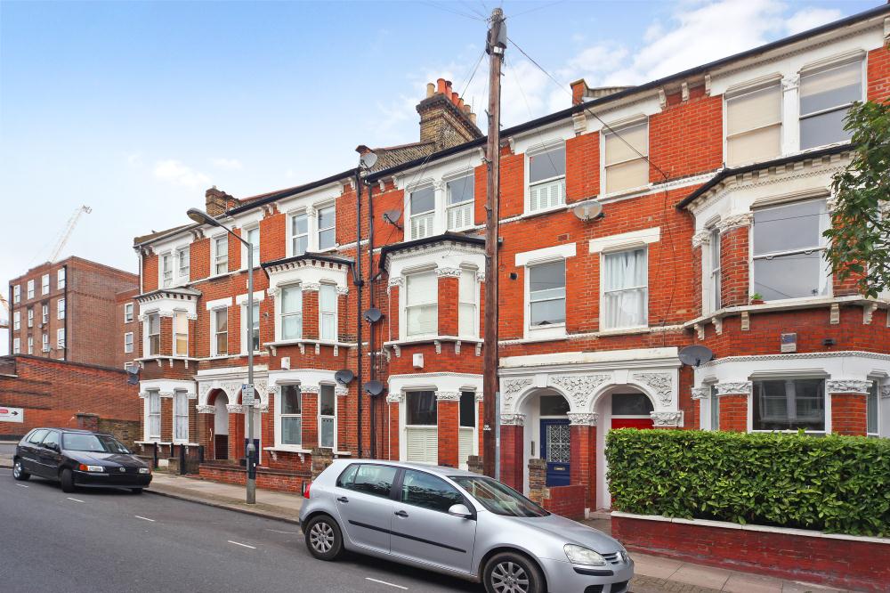 House Comyn Road in Greater London