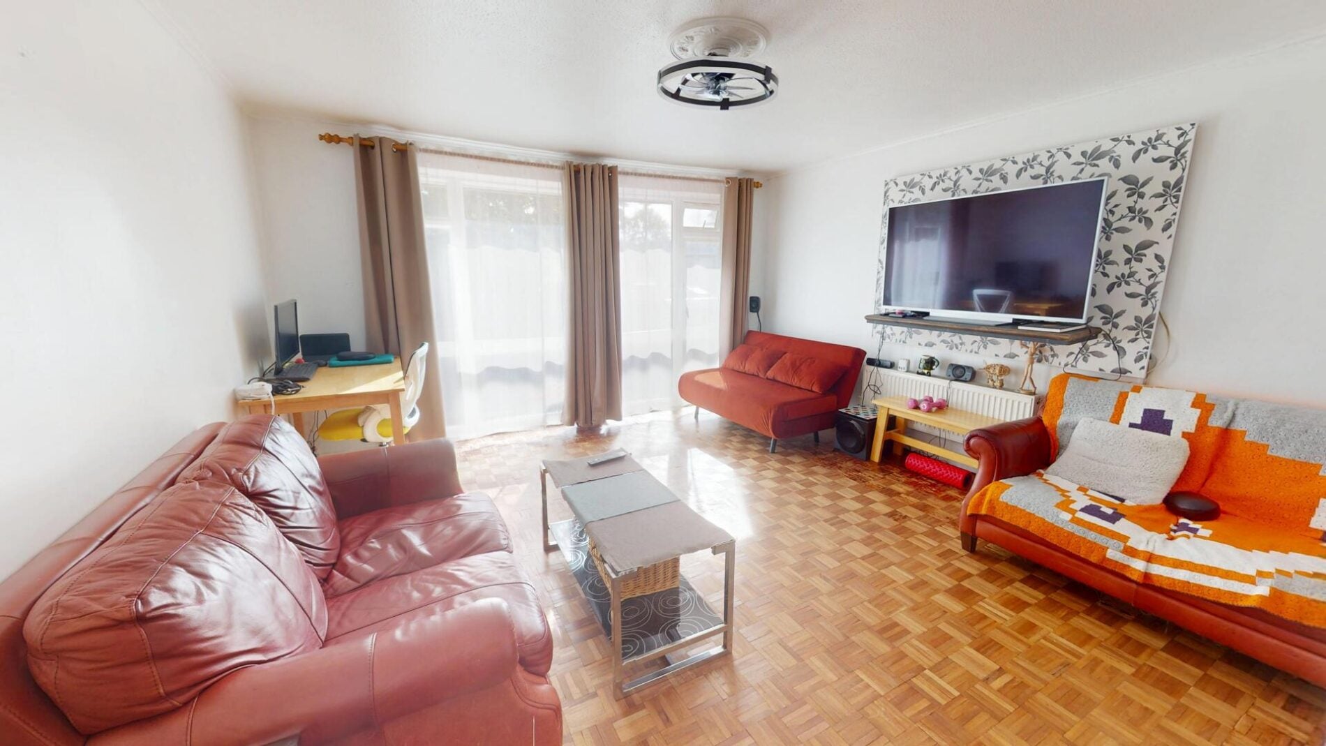 Flat Kensington Avenue in Greater London