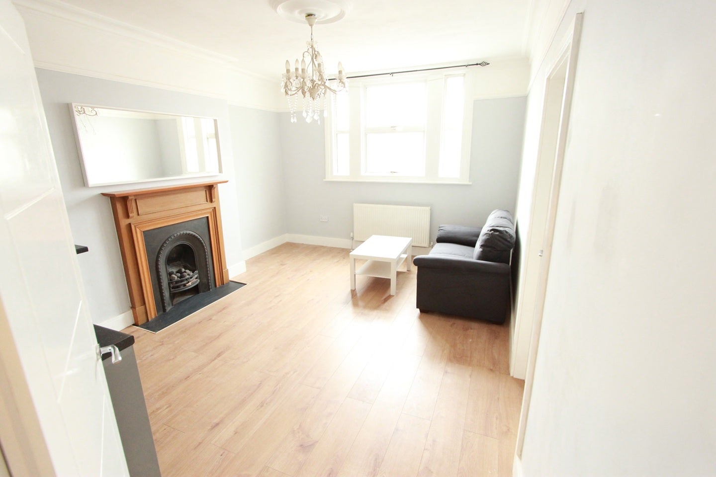 Flat Leamington Park in Greater London