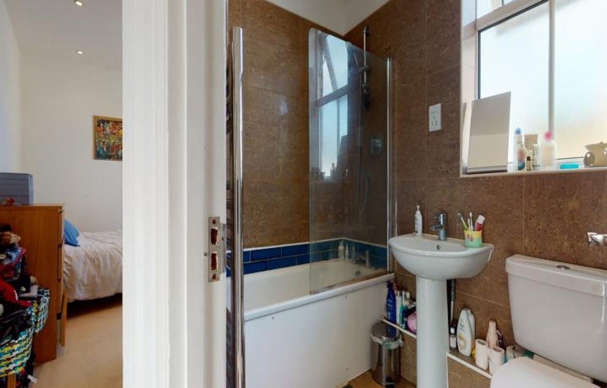 Flat Railton Road in Greater London