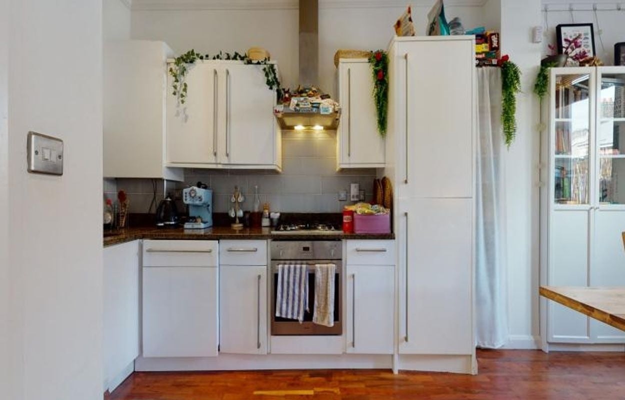 Flat Railton Road in Greater London