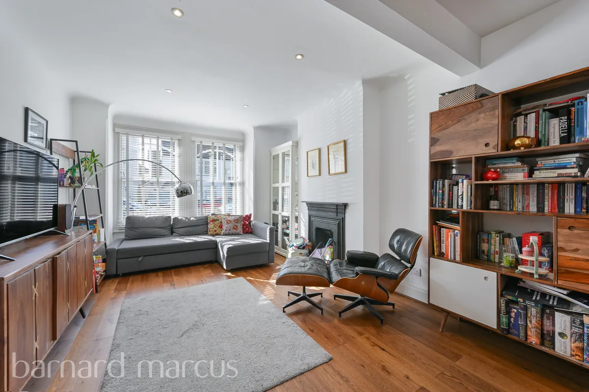 House Albemarle Gardens in Greater London