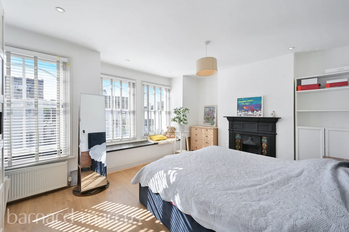 House Albemarle Gardens in Greater London