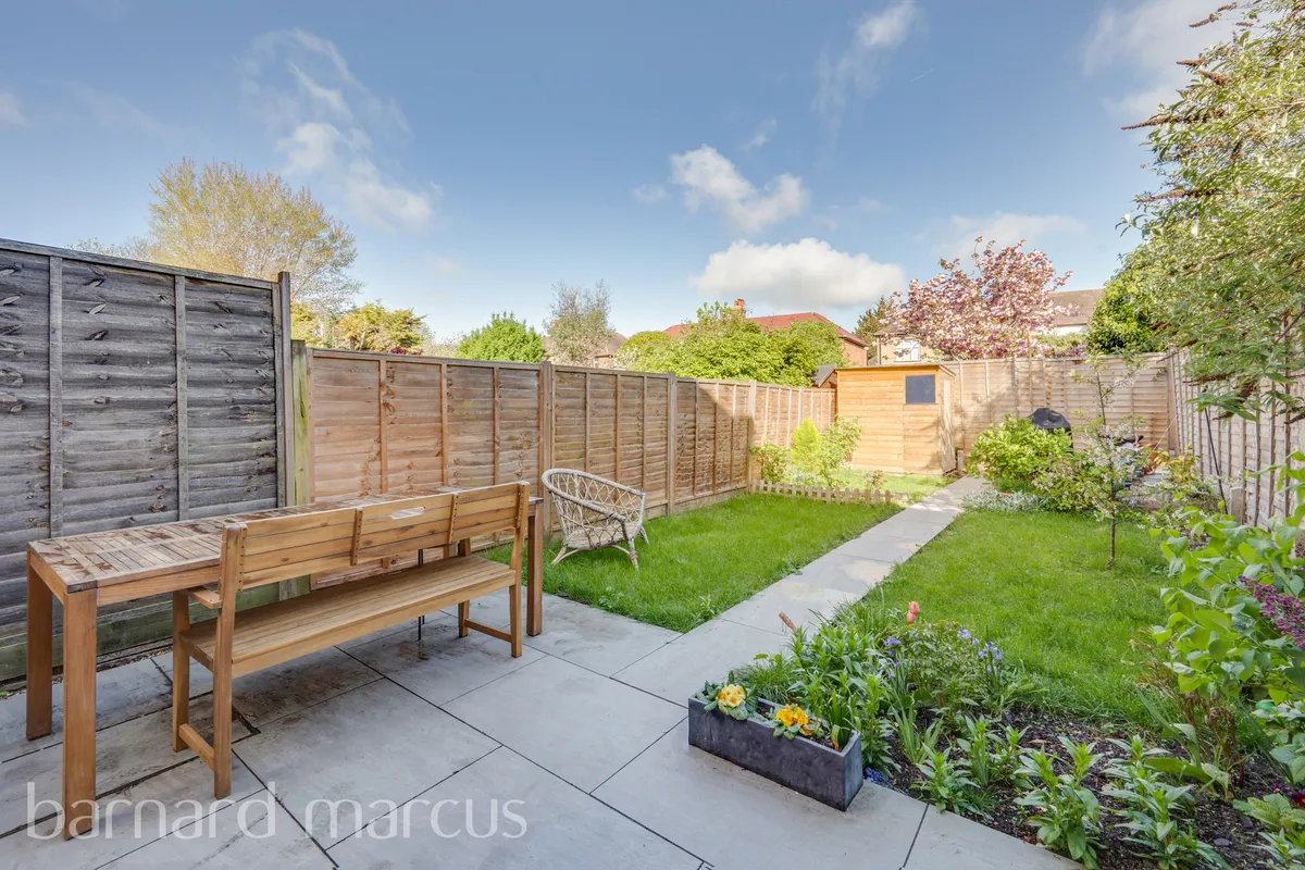 House Albemarle Gardens in Greater London