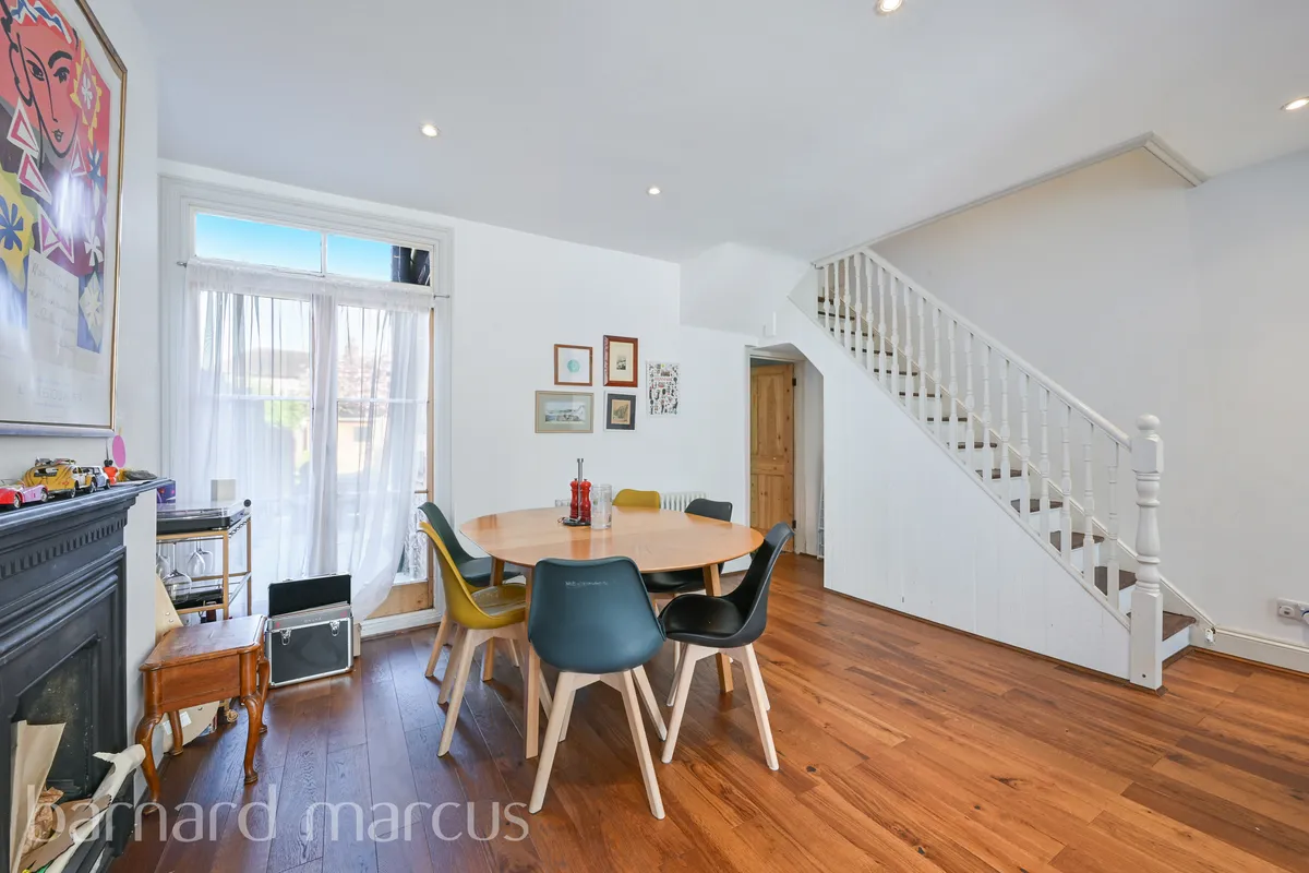 House Albemarle Gardens in Greater London