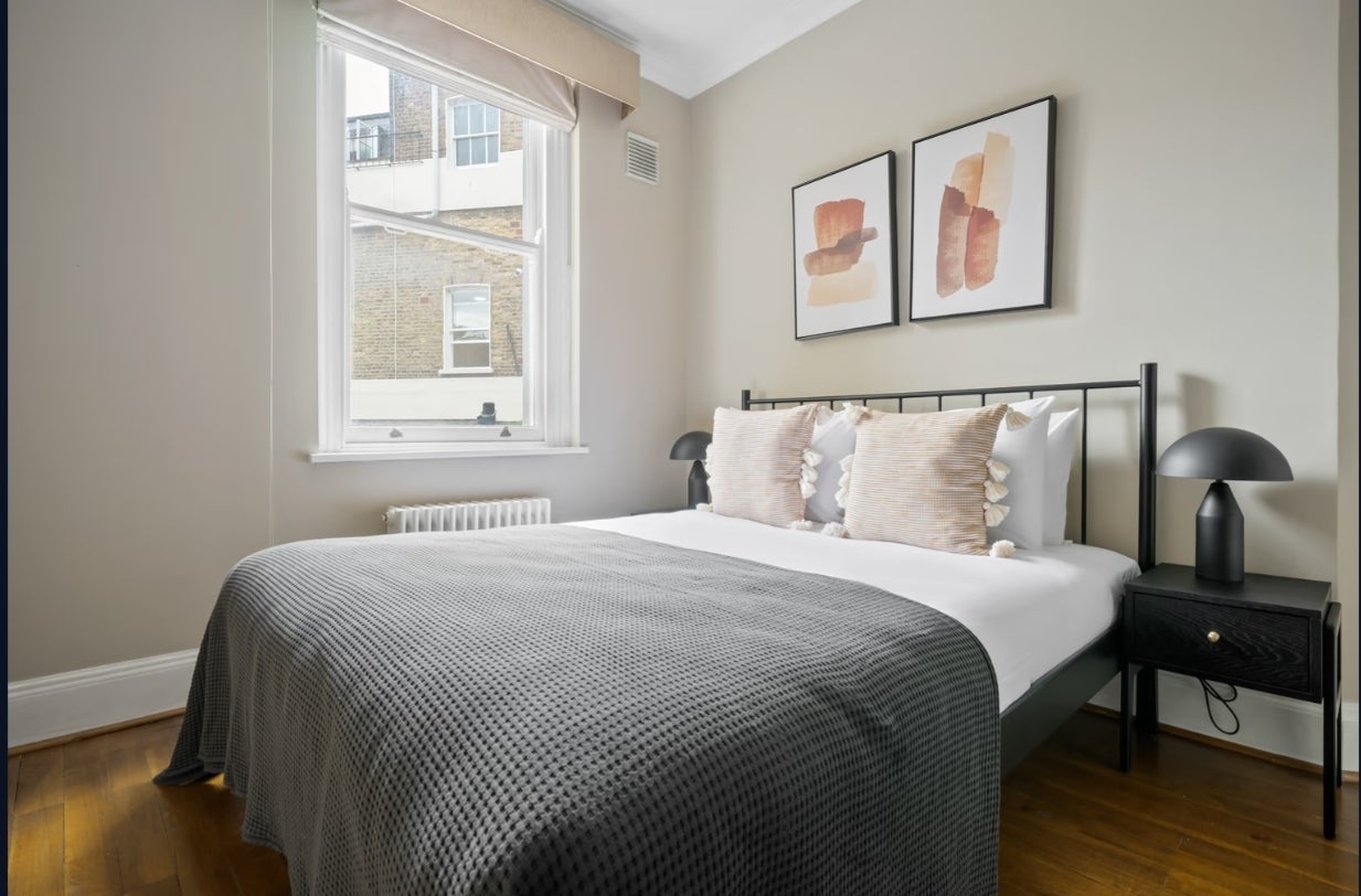 Flat Westbourne Crescent in City of Westminster