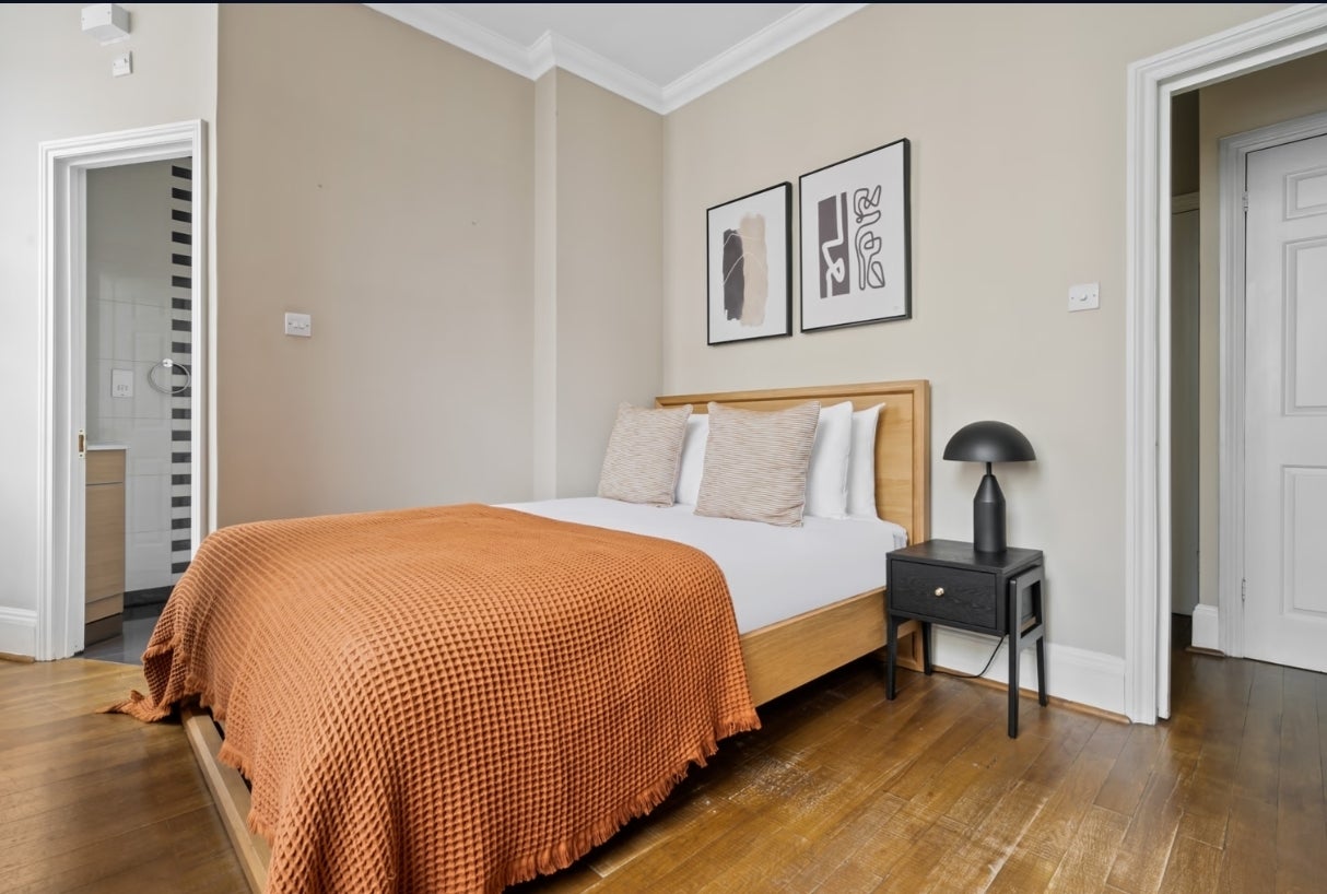 Flat Westbourne Crescent in City of Westminster