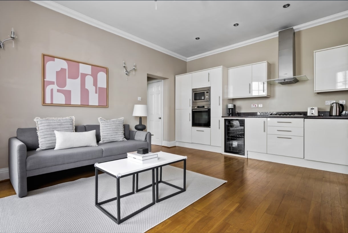 Flat Westbourne Crescent in City of Westminster