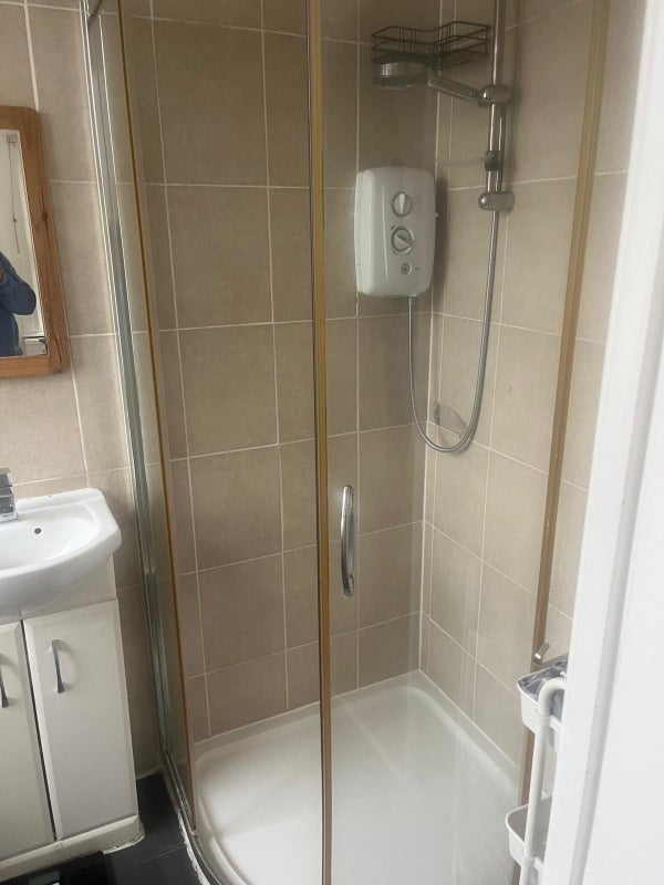 Room Effingham Road in Greater London