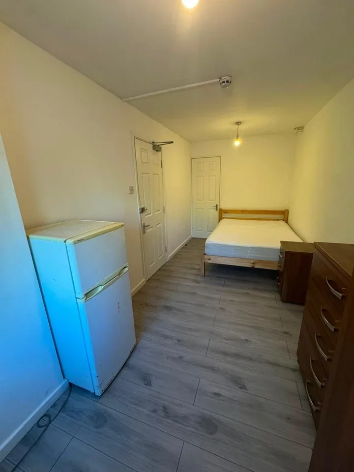 Room Waterside in Milton Keynes