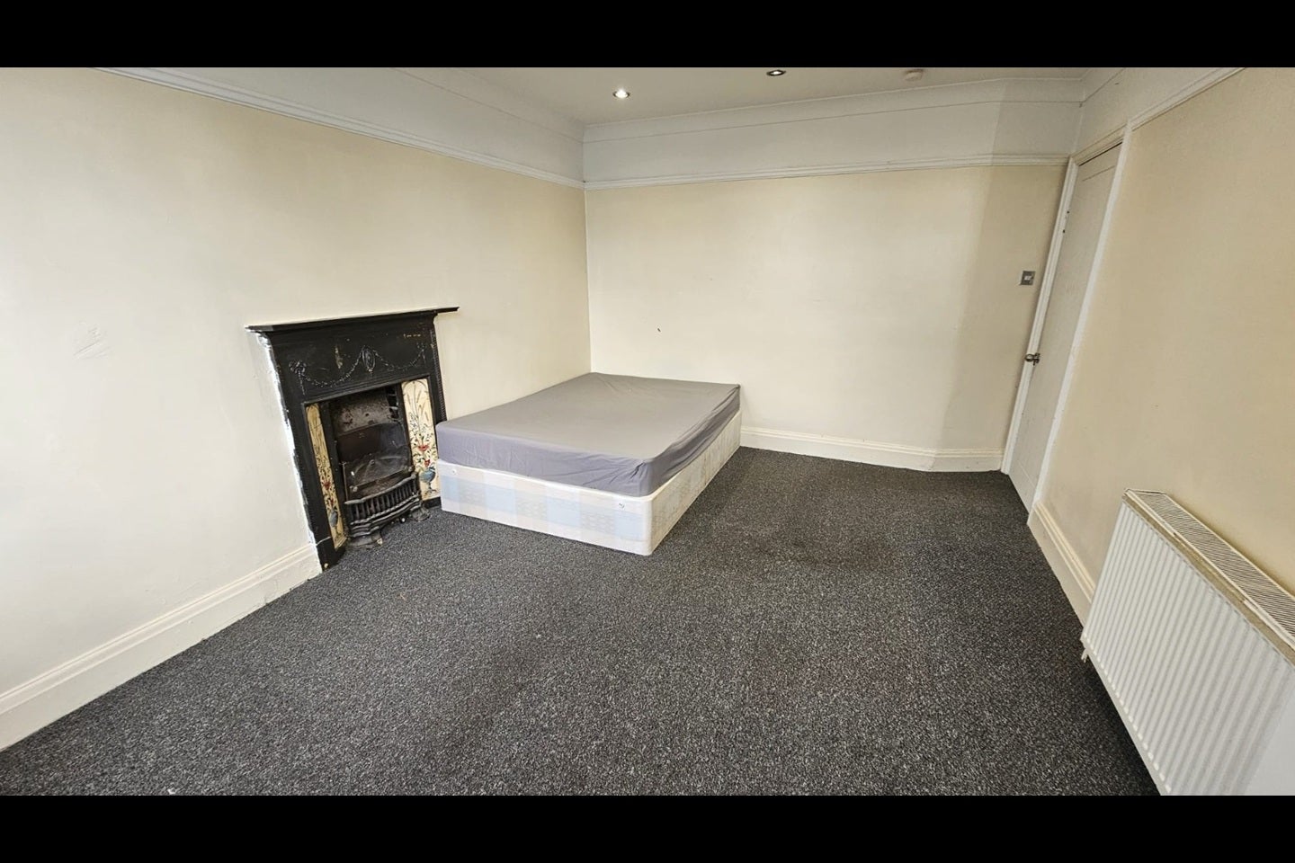 Room Windermere Avenue in Greater London