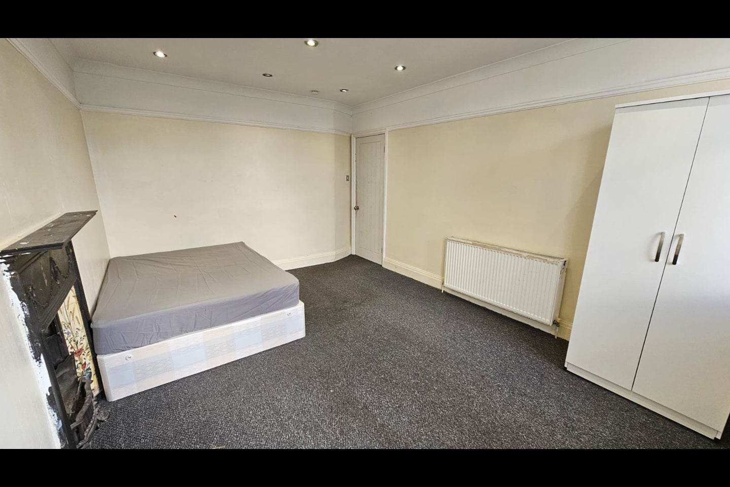 Room Windermere Avenue in Greater London