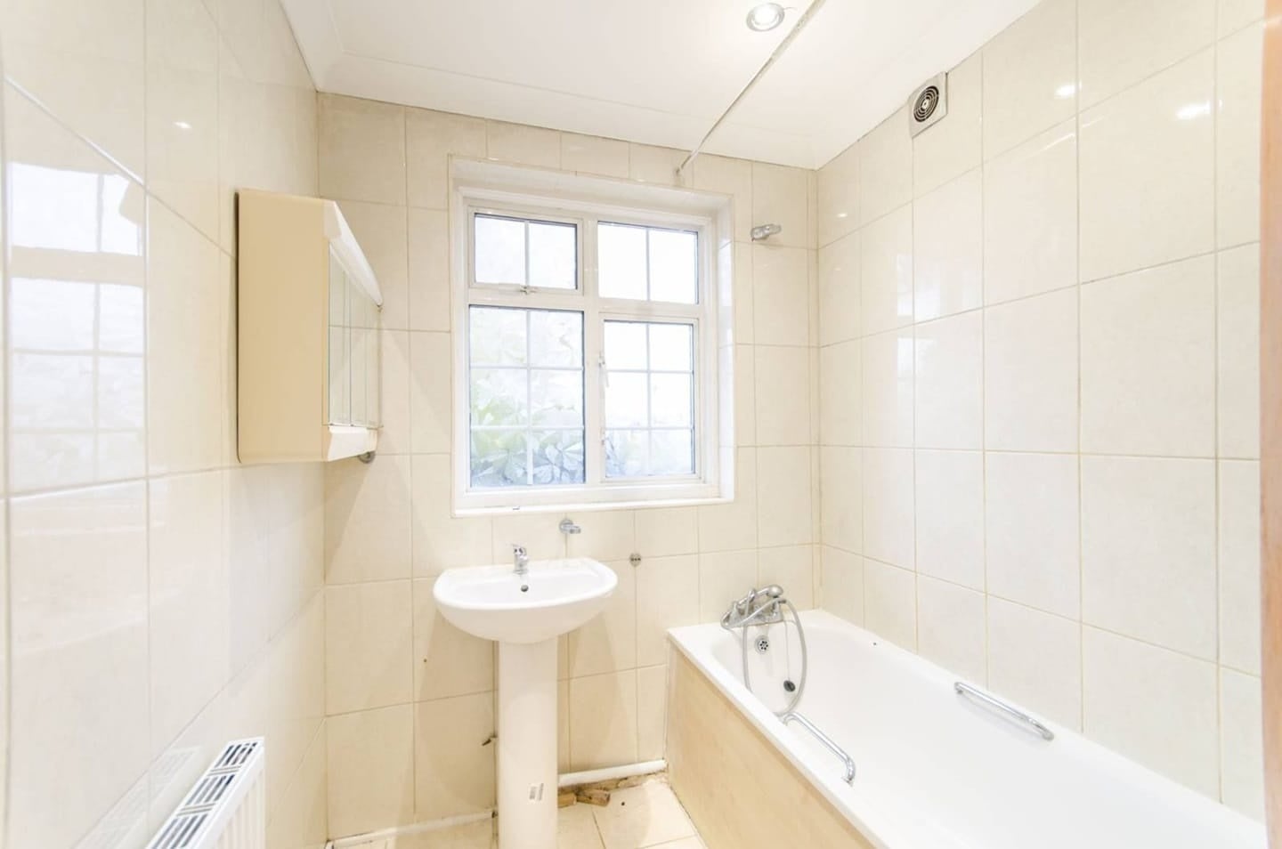 Room Windermere Avenue in Greater London