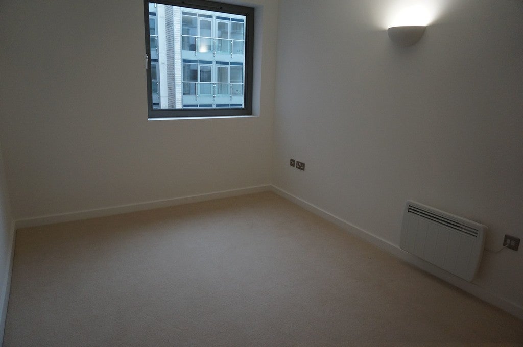 Flat Goldington Road in Bedford
